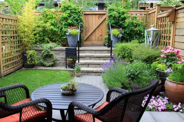 Small Yard Landscaping in Houma