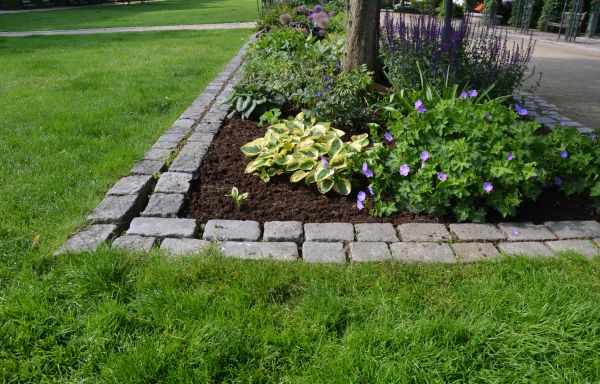 Flower Bed Mulching in Houma