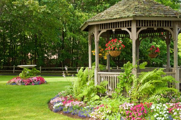 Backyard Landscaping Service in Houma